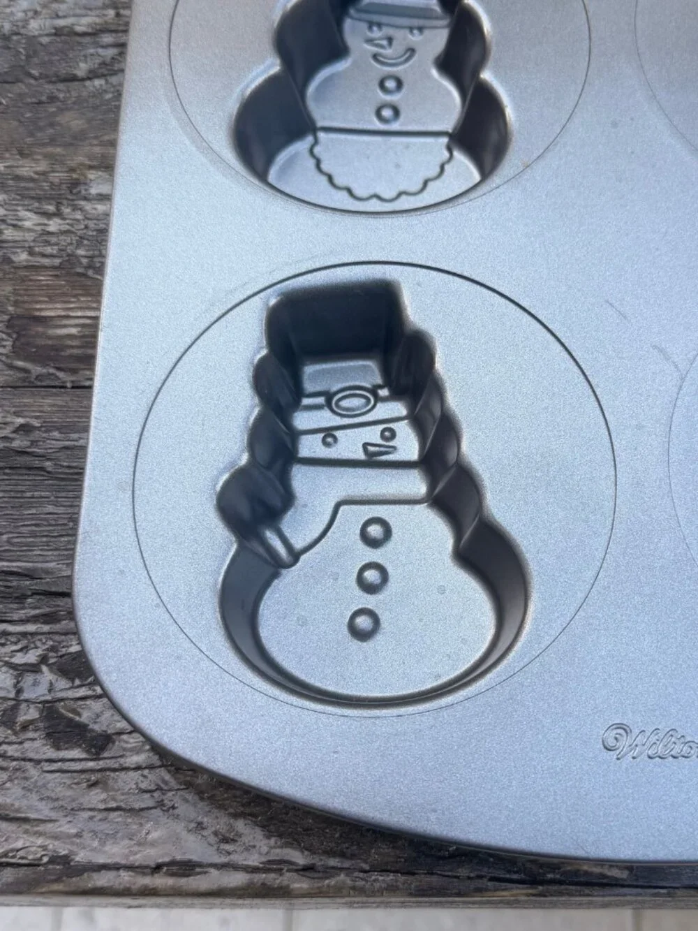Wilton Christmas Nonstick 10x16 Pan 6 Deep Muffin Mold Snowman Mini Cakes Cookie